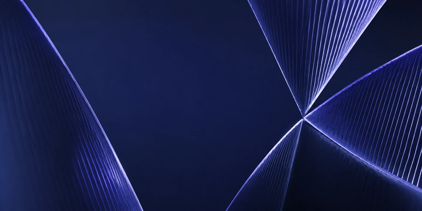 Geriffelte Glasflächen in Indigo treffen an einer präzisen Verbindung zusammen.